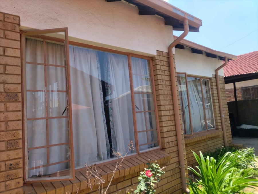 4 Bedroom Property for Sale in Geelhoutpark North West